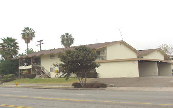 331 S Idaho St in La Habra, CA - Building Photo