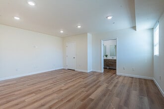 16753 Sherman Way in Van Nuys, CA - Building Photo - Building Photo