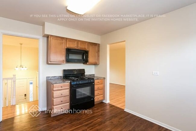 825 W Manor Ct in Glenwood, IL - Building Photo - Building Photo