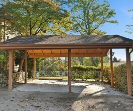 581 Courtwood Ln in Hendersonville, NC - Building Photo - Building Photo