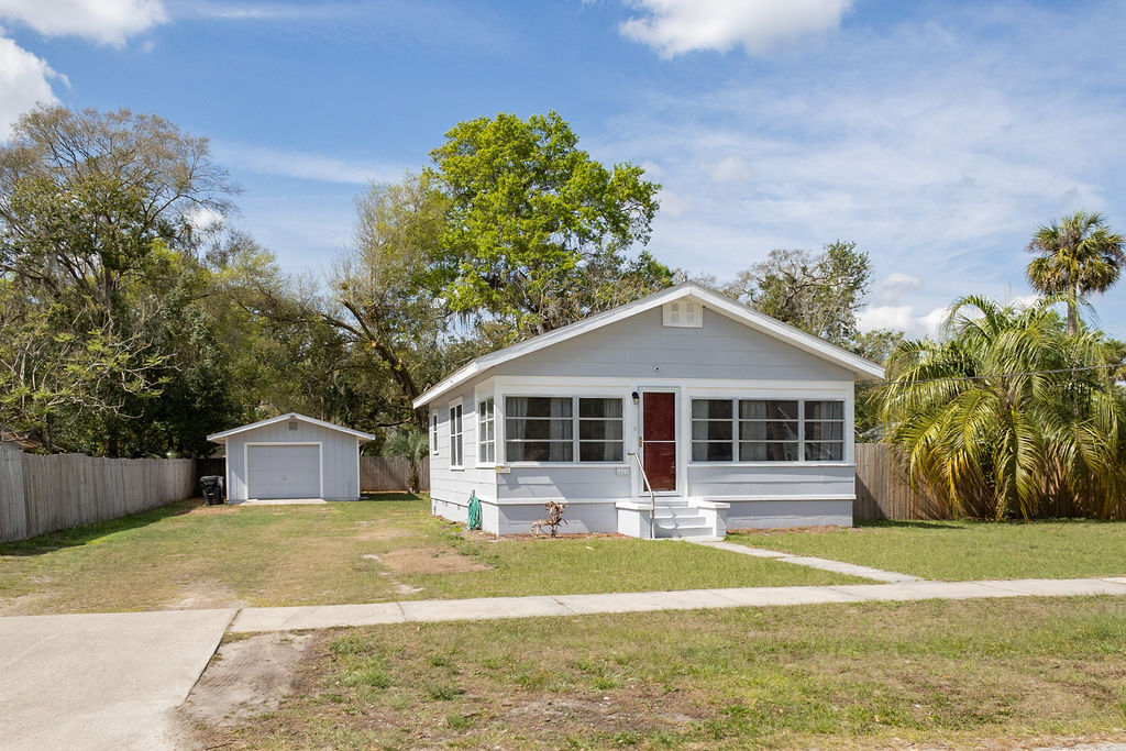 421 Thorpe Ave N in Orange City, FL - Building Photo