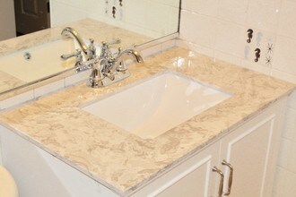 426 W Barry Ave, Unit 205 in Chicago, IL - Foto de edificio - Building Photo