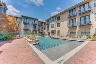 The Barton in Dallas, TX - Building Photo