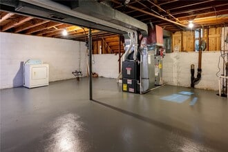 36 Brendan Cir in Henrietta, NY - Foto de edificio - Building Photo