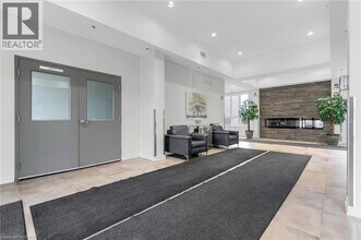 1370 Costigan Rd in Milton, ON - Building Photo - Building Photo