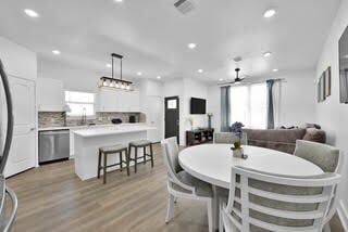 211 S 5th St in Conroe, TX - Foto de edificio - Building Photo