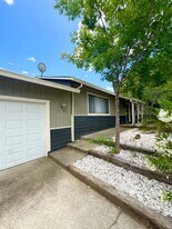 1502 Cottonwood Ave in Redding, CA - Building Photo