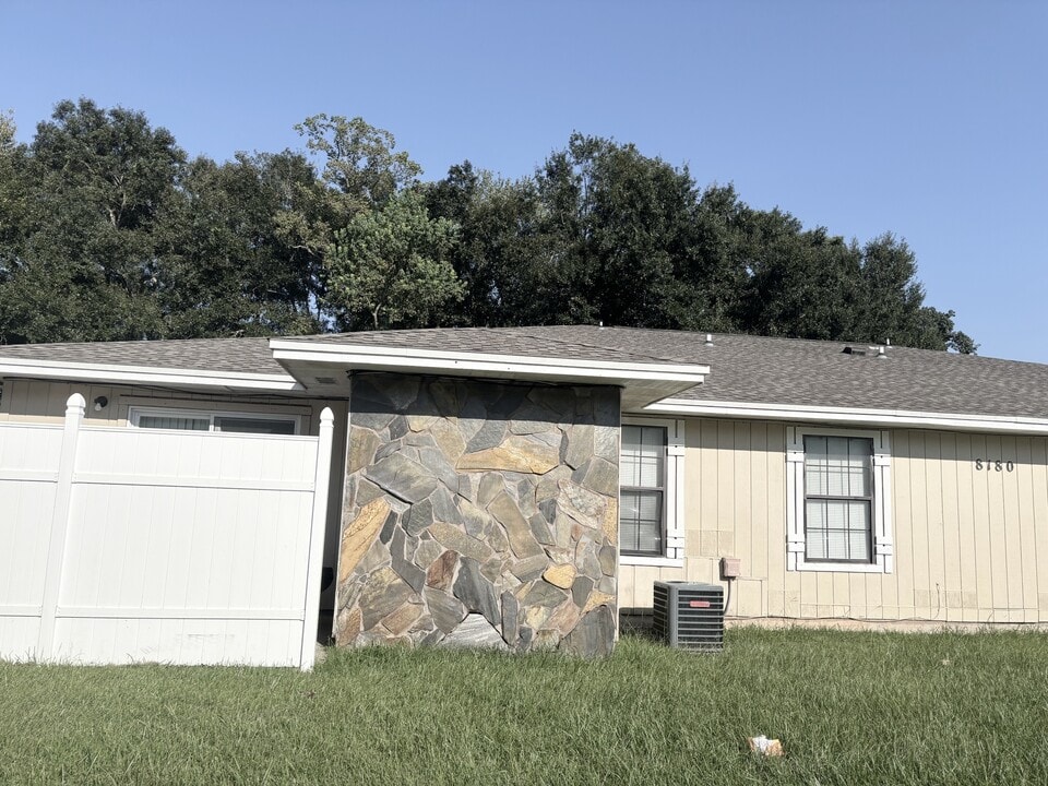 8180 Stonebrook Dr in Pensacola, FL - Building Photo
