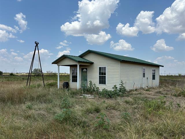 100 Industrial Park in Electra, TX - Building Photo