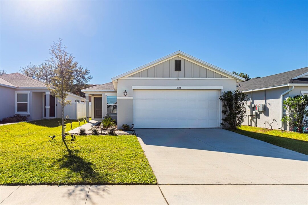 1028 Papaya Cir. in Davenport, FL - Building Photo