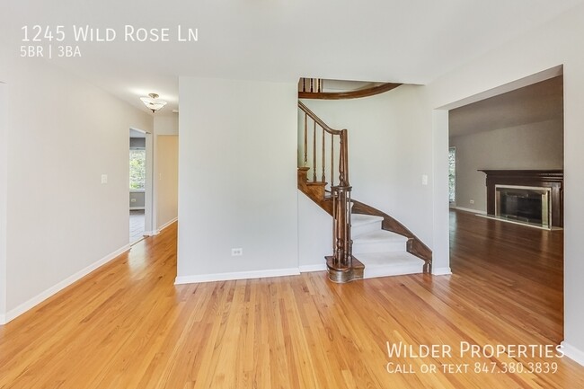 1245 Wild Rose Ln in Lake Forest, IL - Building Photo - Building Photo