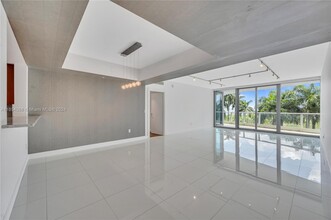 2627 S Bayshore Dr in Miami, FL - Building Photo - Building Photo