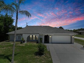 11285 Oceanspray Blvd in Englewood, FL - Building Photo