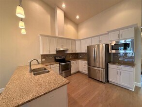 1084 NW 126 Way in Newberry, FL - Building Photo - Building Photo