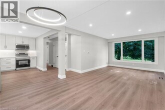 206 Shelley Dr in Kitchener, ON - Building Photo - Building Photo