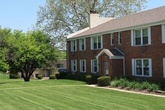 The Arbors in Rockford, IL - Foto de edificio - Building Photo