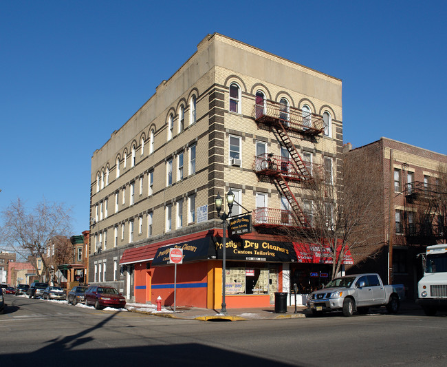 6004 Buchanan Pl in West New York, NJ - Foto de edificio - Building Photo