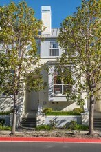 204 Town Green Ln in Foster City, CA - Building Photo - Building Photo