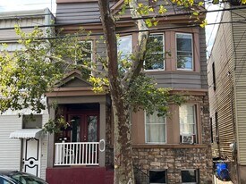 51 Hawkins St in Newark, NJ - Building Photo