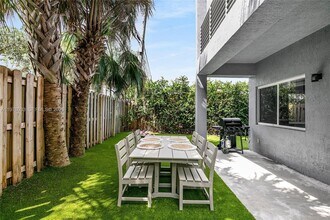 1123 NE 23rd Ter in Pompano Beach, FL - Foto de edificio - Building Photo