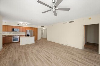 510 NW 84th Ave in Plantation, FL - Foto de edificio - Building Photo