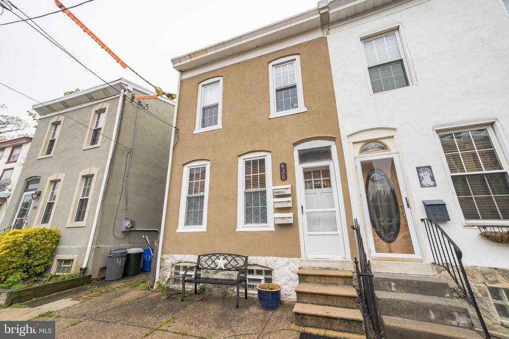 420 Conarroe St in Philadelphia, PA - Building Photo