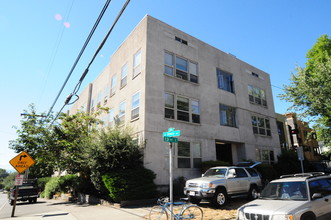 Halmar Apartments in Seattle, WA - Building Photo - Building Photo