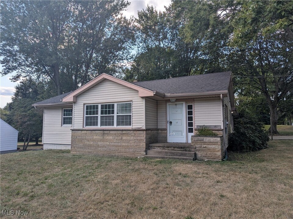 602 Longmere Dr in Kent, OH - Building Photo
