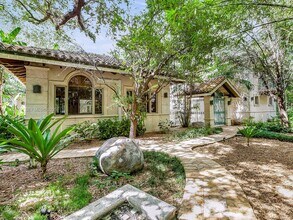 3504 Banyan Cir in Miami, FL - Building Photo - Building Photo