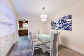 1050 Rafael Blvd NE in St. Petersburg, FL - Foto de edificio - Building Photo