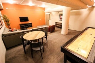 Haymarket Lofts Apartments in Milwaukee, WI - Foto de edificio - Building Photo
