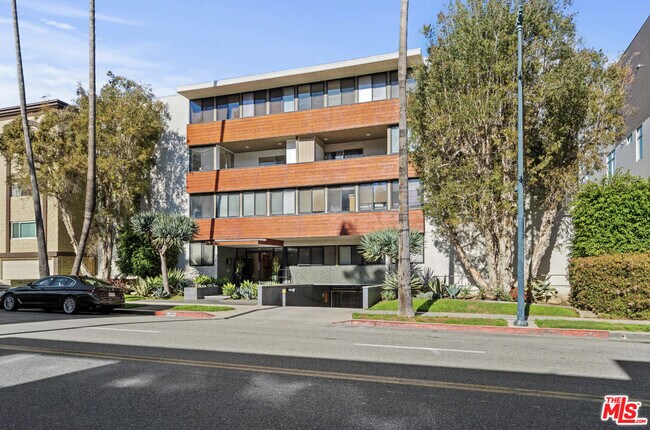 property at 262 N Crescent Dr
