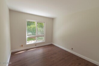 1074 Elfstone Ct in Westlake Village, CA - Building Photo - Building Photo