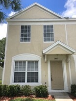 2469 Lake Woodberry Cir in Brandon, FL - Building Photo