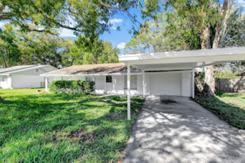 1718 Elise Marie Dr in Seffner, FL - Building Photo