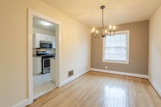 Berkshire Apartments in Louisville, KY - Building Photo - Interior Photo
