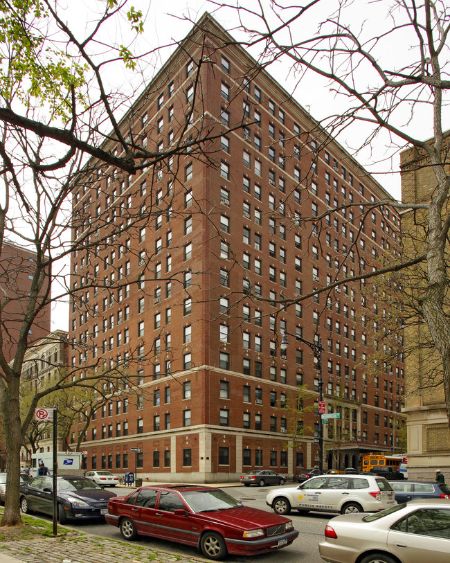 Butler Hall in New York, NY - Foto de edificio - Building Photo