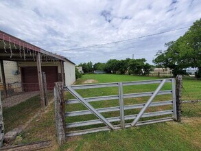 104 S Crook in Cresson, TX - Building Photo - Building Photo