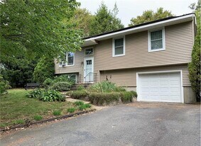 3 Mary Dr in Naugatuck, CT - Building Photo