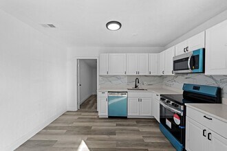 585 Lindley Terrace in Port Charlotte, FL - Building Photo - Building Photo