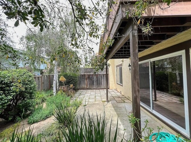 property at 112 Vineyard Ct