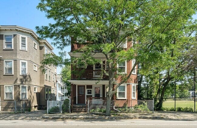 4114 Washington St, Unit 1