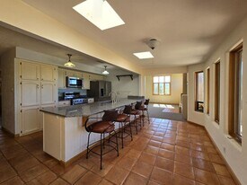 8 Ute Ln in Santa Fe, NM - Building Photo