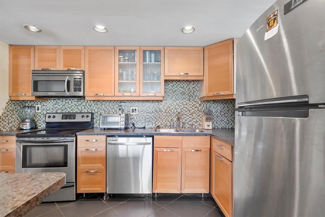 2771 Taft St in Hollywood, FL - Building Photo