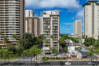 Hale Moani Condominiums in Honolulu, HI - Building Photo - Building Photo