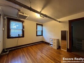 155 Summer St, Unit 3B in Somerville, MA - Building Photo