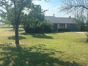 339 S Pleasant Hill Rd in Axtell, TX - Building Photo - Building Photo