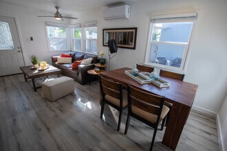 923 N Avenue 56 in Los Angeles, CA - Building Photo - Building Photo