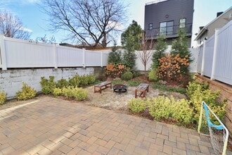 19 Graham St in Jersey City, NJ - Building Photo - Building Photo