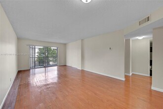 1100 NW 87th Ave in Coral Springs, FL - Building Photo - Building Photo